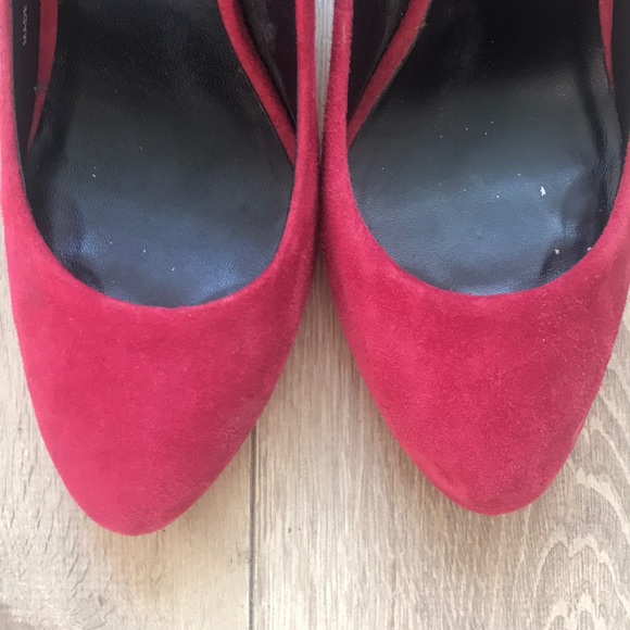 Red heels - Picture 4 of 9